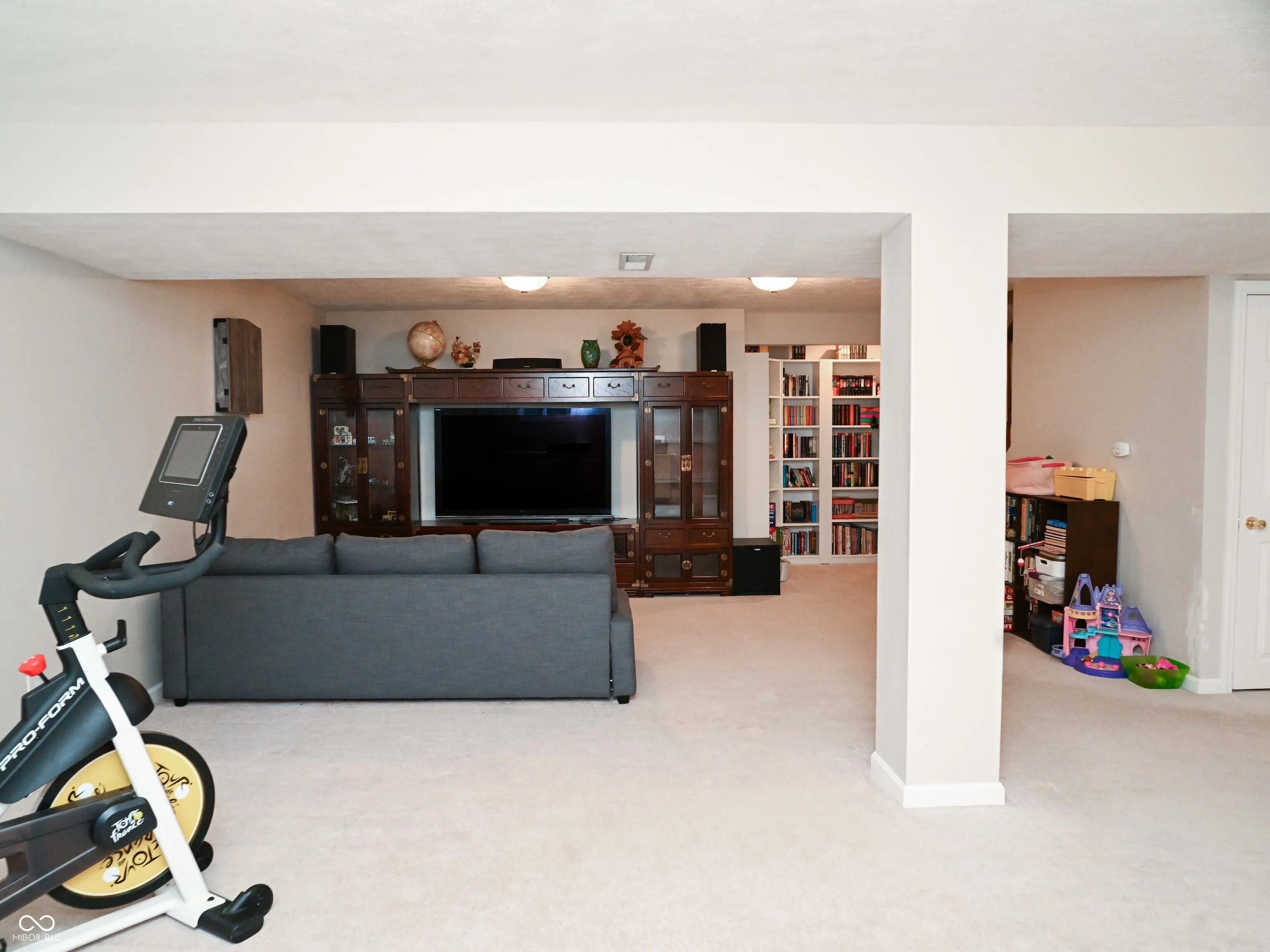 Avon, Indiana 46123, United States, 4 Bedrooms Bedrooms, ,3 BathroomsBathrooms,Residential,Pending,2958