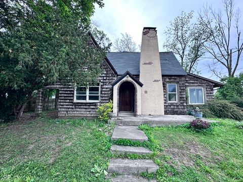 Photo of 735 E Washington Street, Greencastle, IN 46135 (MLS # 22100793)