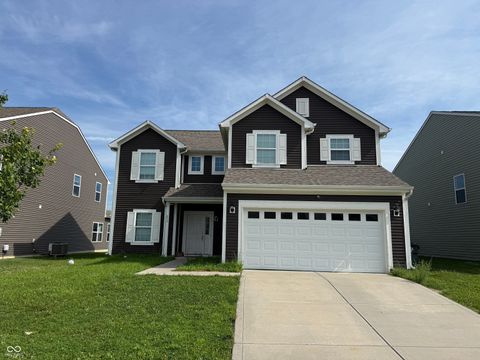 Photo of 832 Sommersweet Run, Greenwood, IN 46143 (MLS # 22113279)