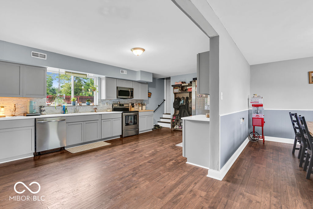 6485 Warren Lane