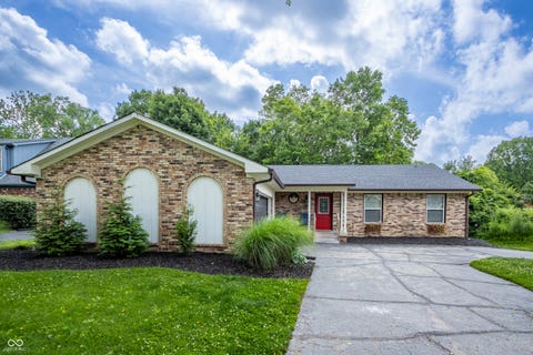 Photo of 140 Appletree Row, Greenwood, IN 46142 (MLS # 22111670)