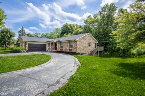Photo of 140 Appletree Row, Greenwood, IN 46142 (MLS # 22111670)
