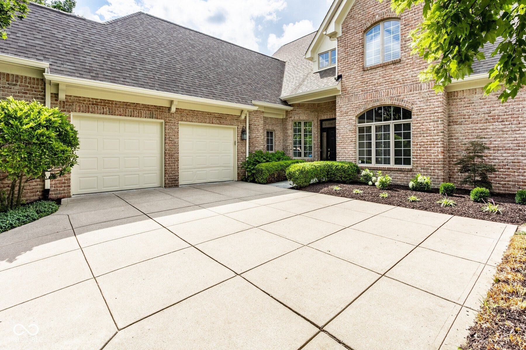 465 McLaren Lane