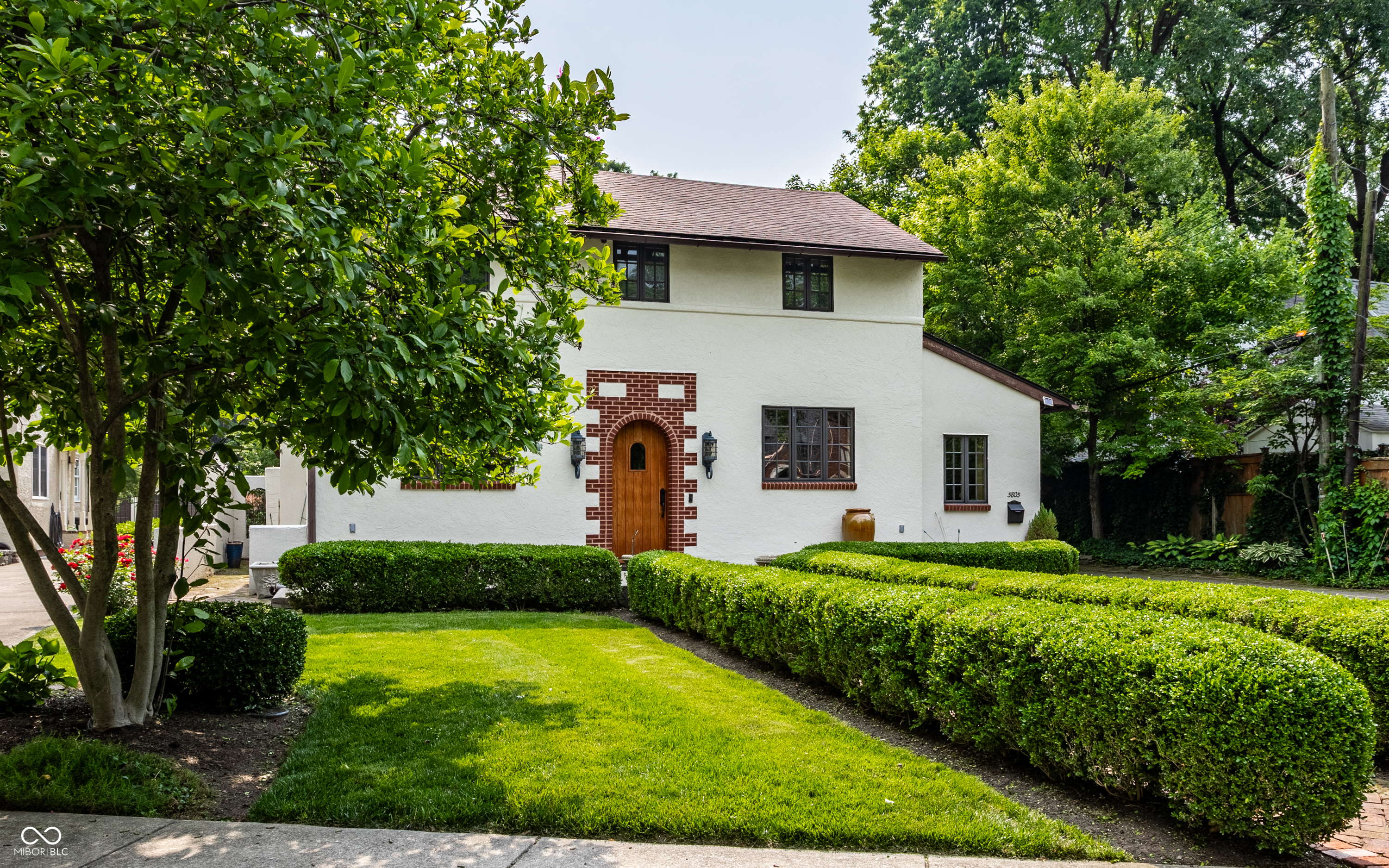 5805 Forest Lane