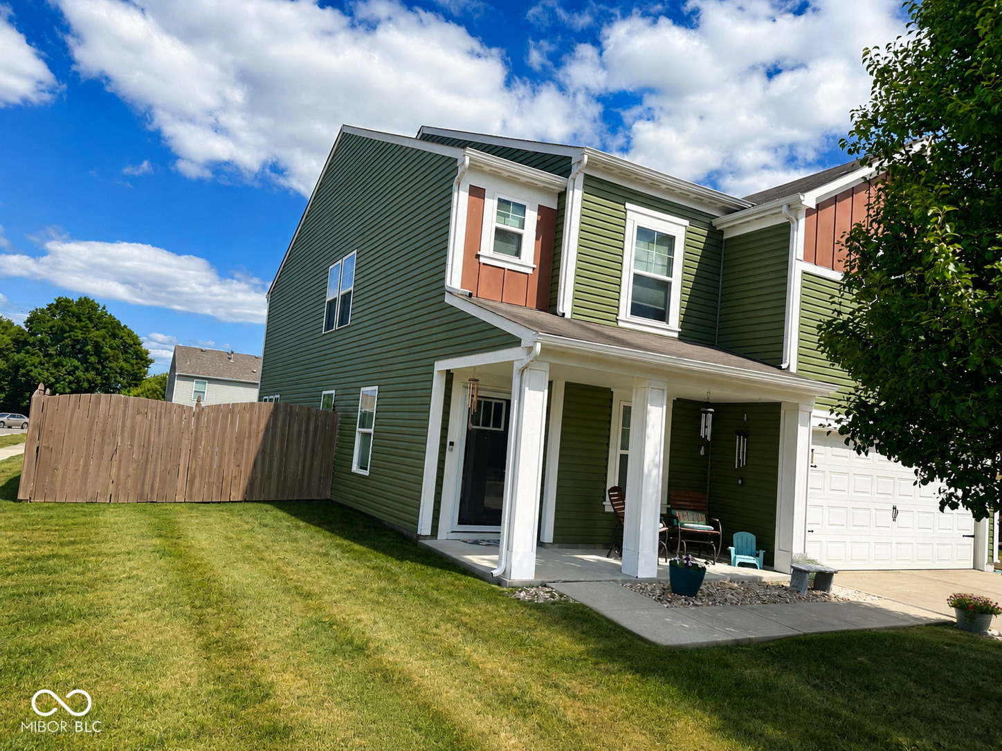 902 Olmsted Court