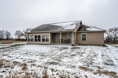 Photo of 6213 E US Highway 40, Greenfield, IN 46140 (MLS # 22073806)
