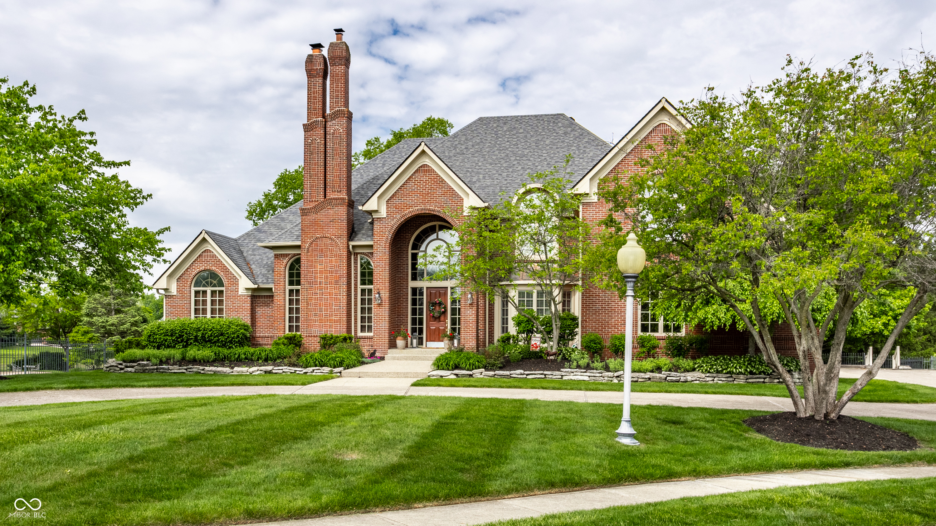 10554 Hyde Park