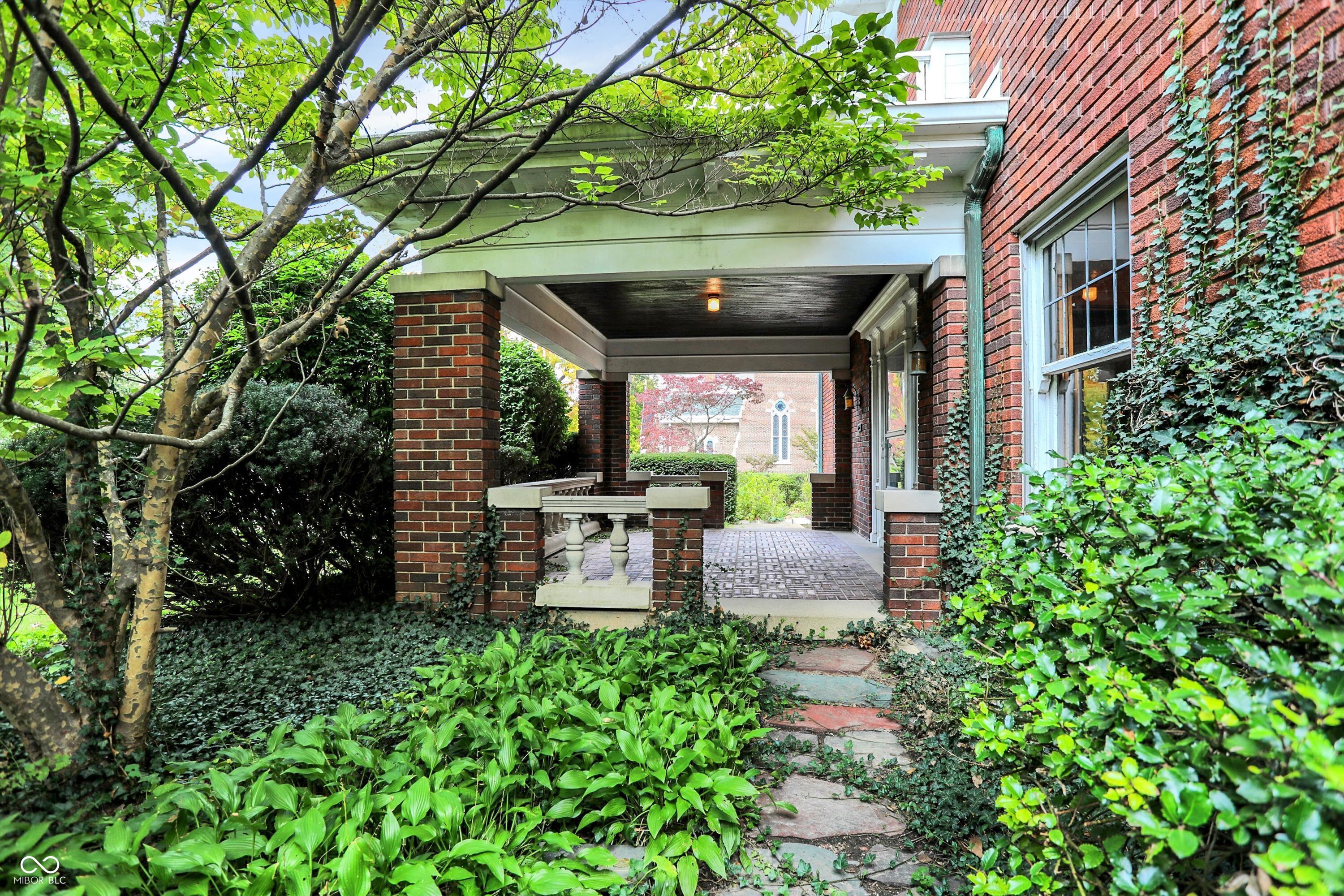 150 E Madison Street