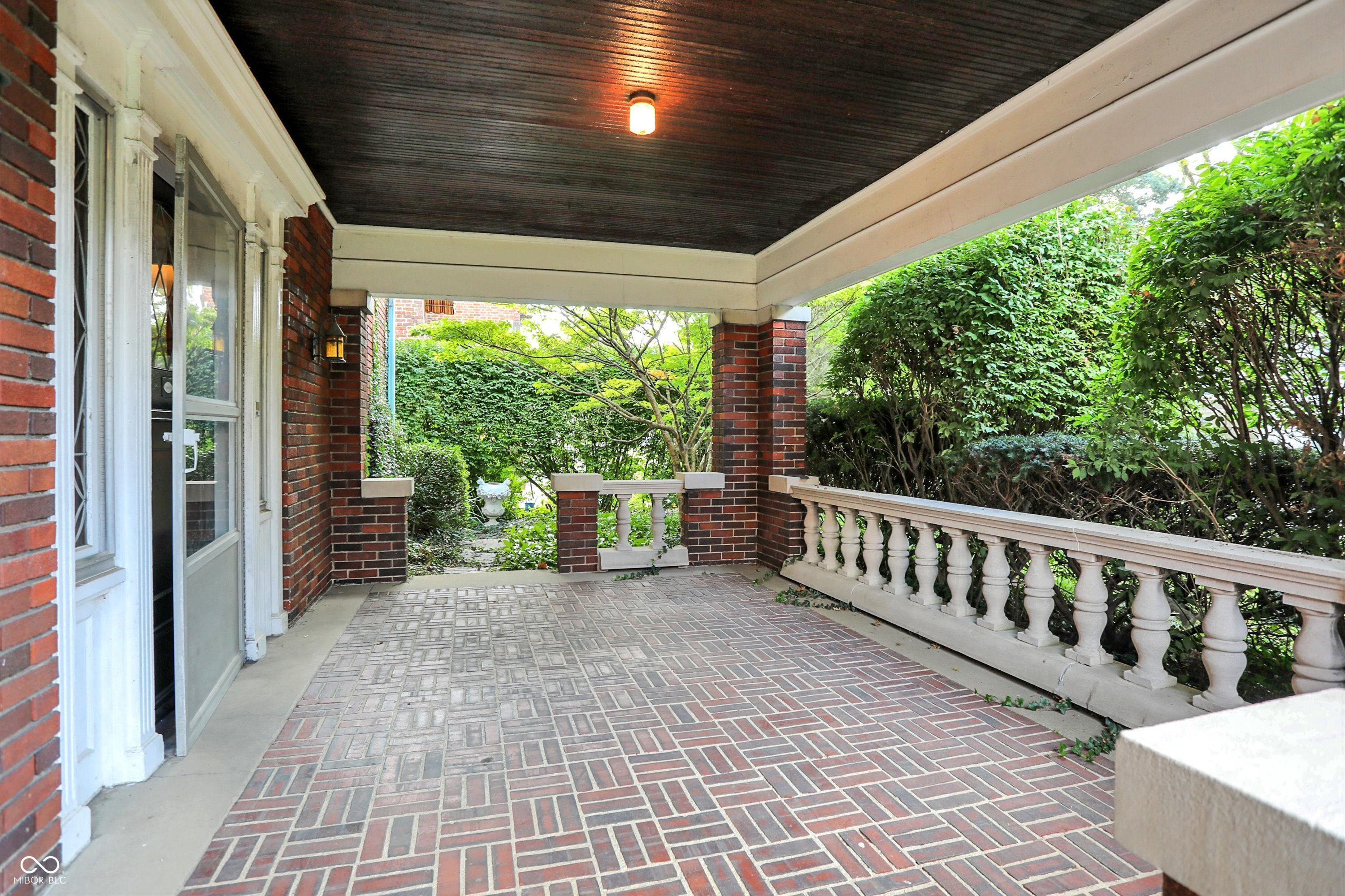 150 E Madison Street