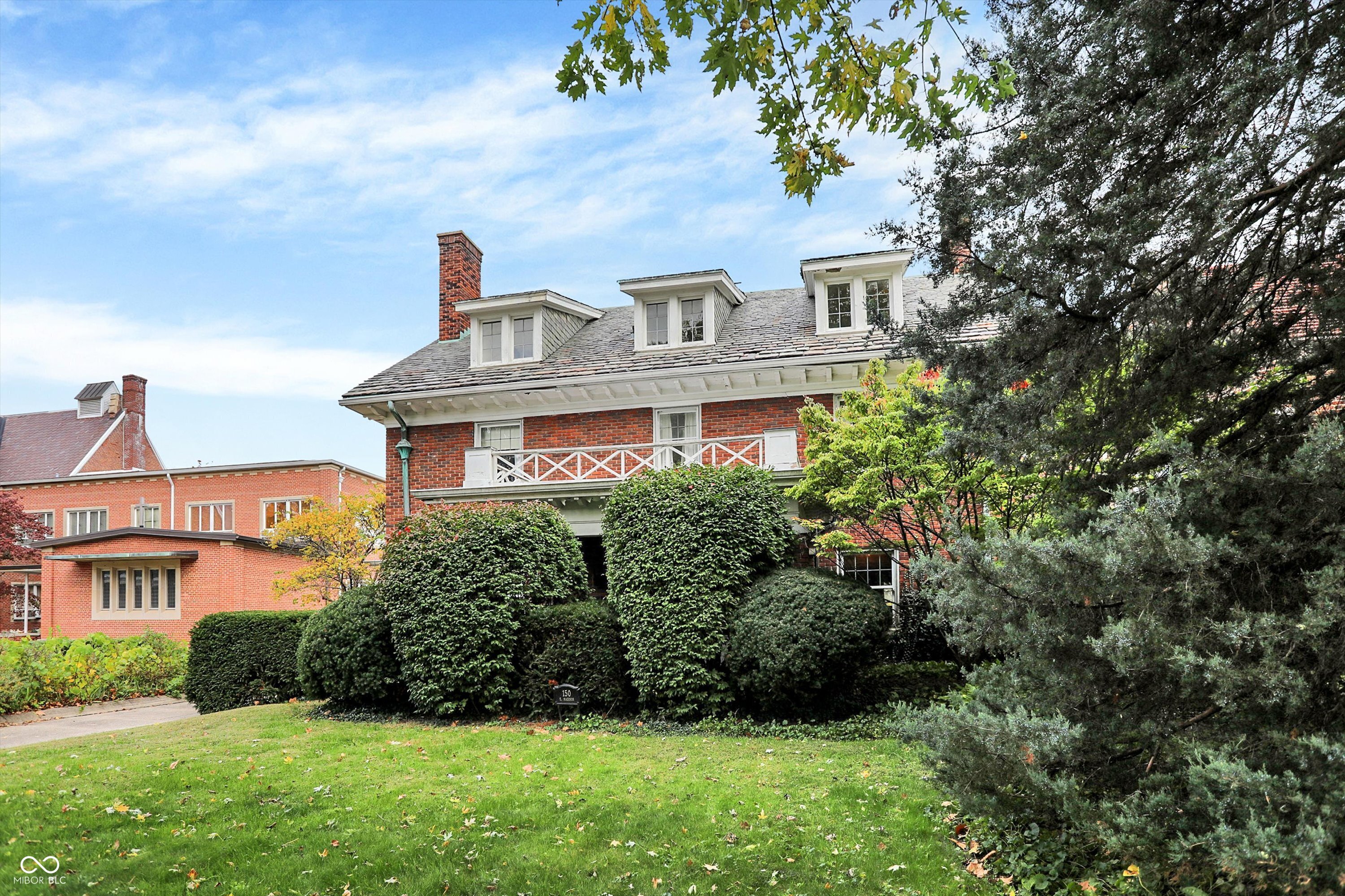 150 E Madison Street