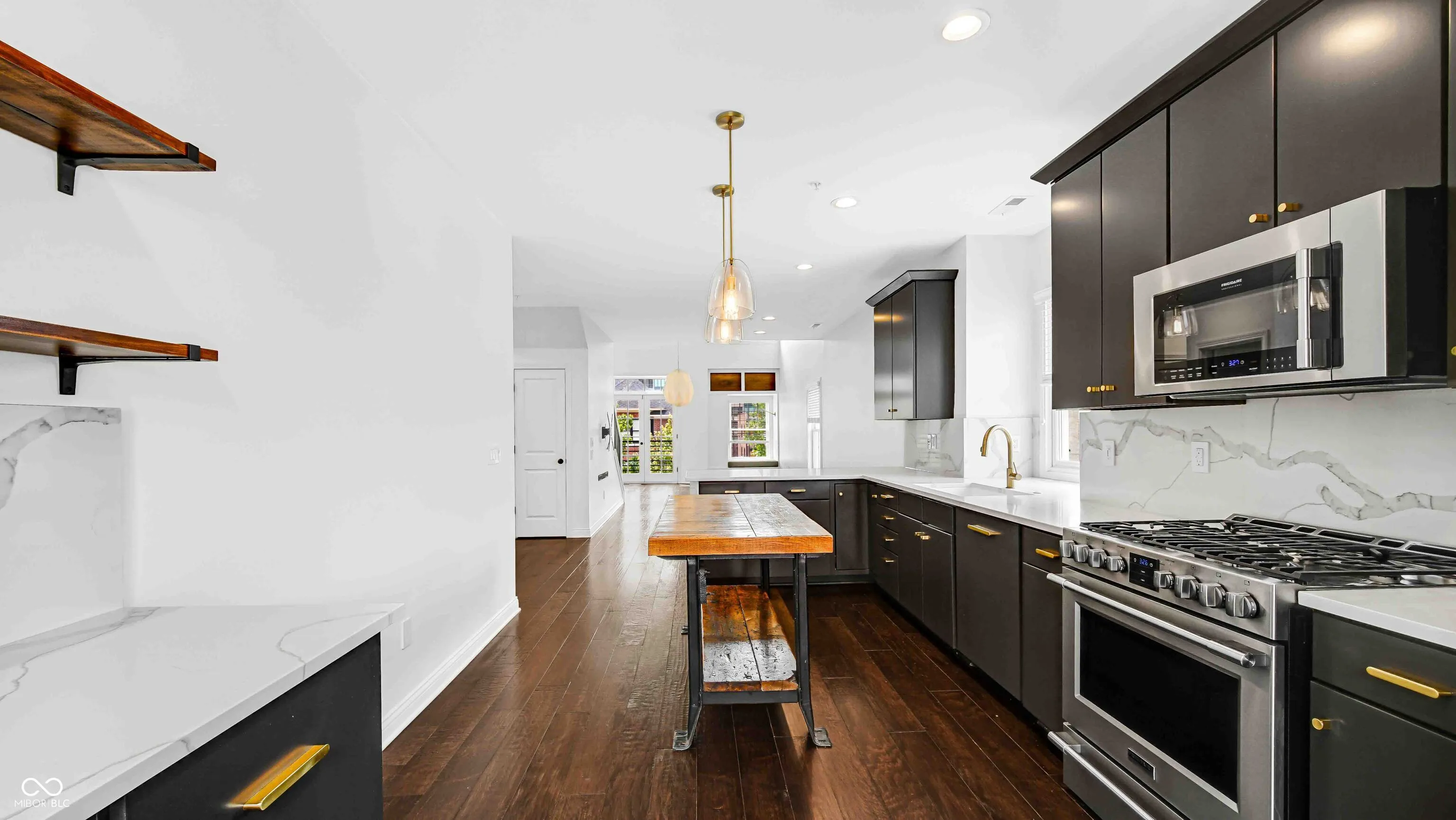 Indianapolis, Indiana 46202, United States, 3 Bedrooms Bedrooms, ,3 BathroomsBathrooms,Residential,Pending,49921