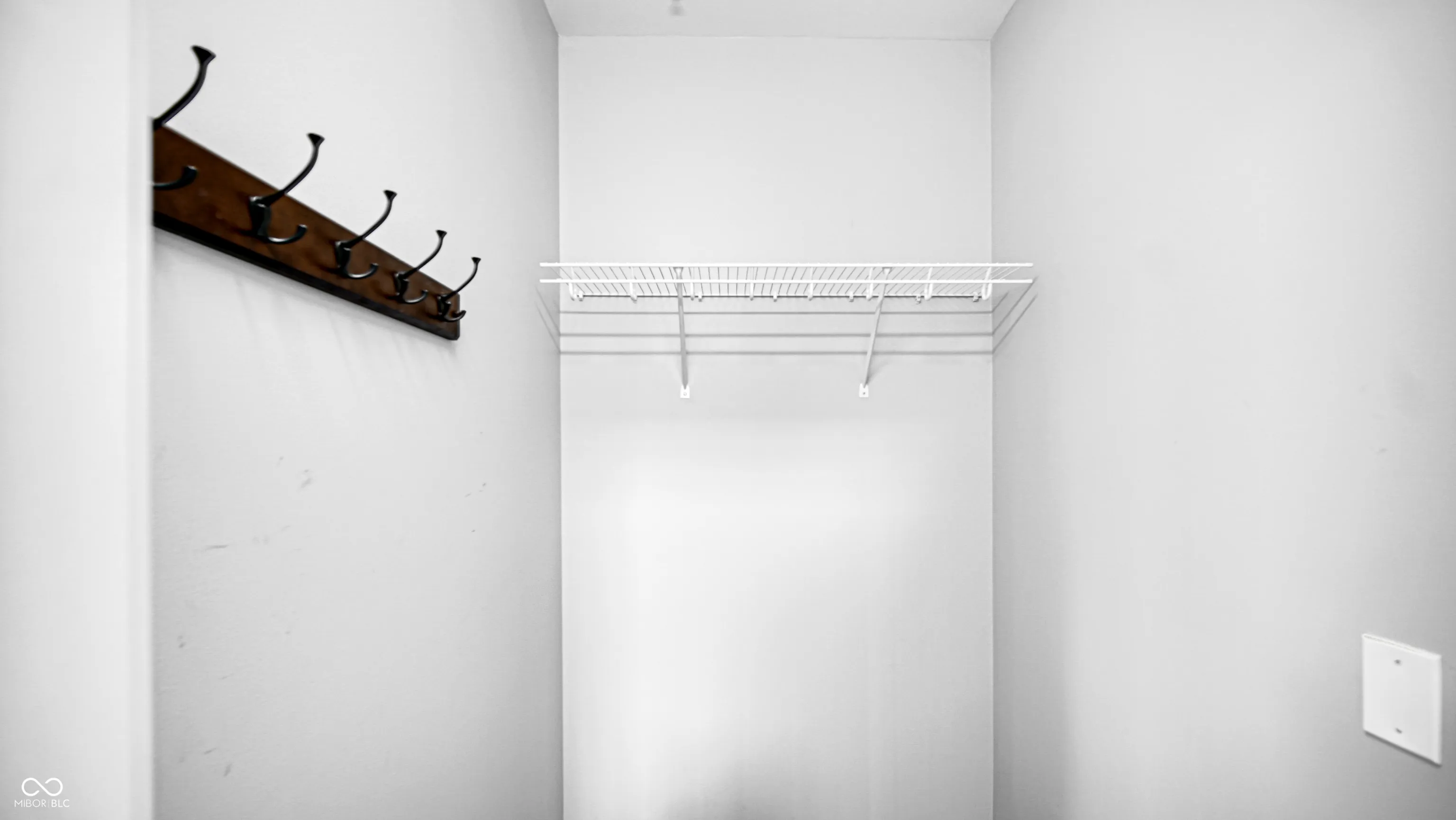 Indianapolis, Indiana 46202, United States, 3 Bedrooms Bedrooms, ,3 BathroomsBathrooms,Residential,Pending,49921