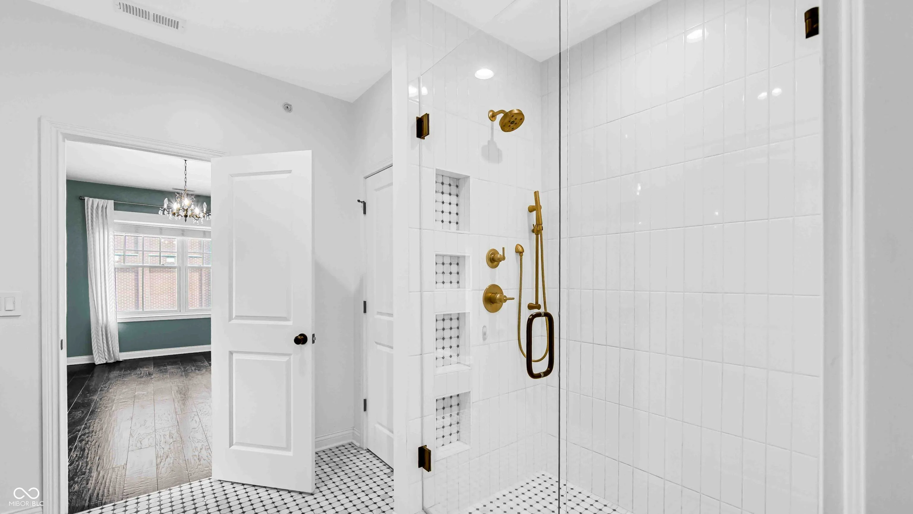 Indianapolis, Indiana 46202, United States, 3 Bedrooms Bedrooms, ,3 BathroomsBathrooms,Residential,Pending,49921