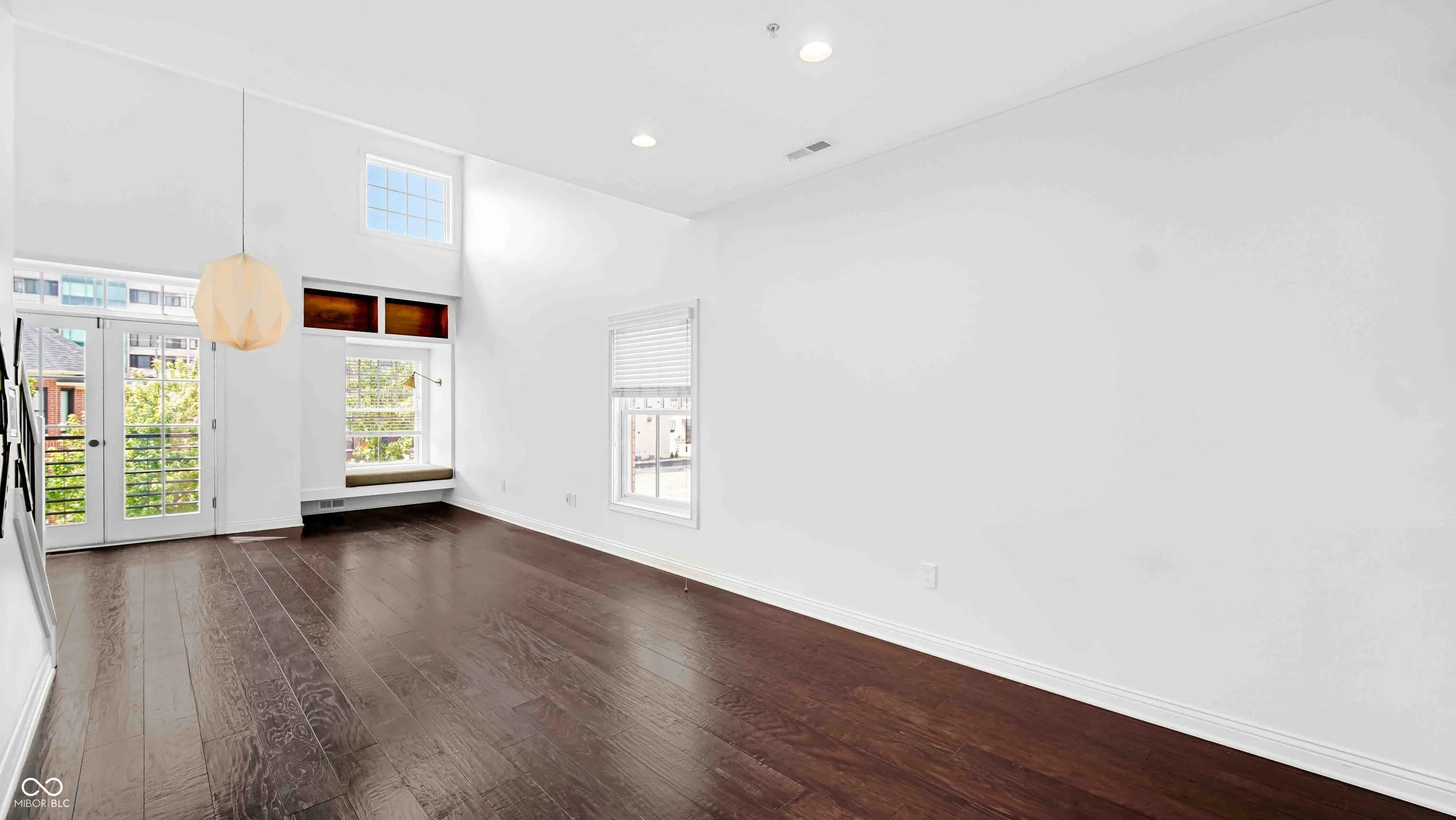 Indianapolis, Indiana 46202, United States, 3 Bedrooms Bedrooms, ,3 BathroomsBathrooms,Residential,Pending,49921