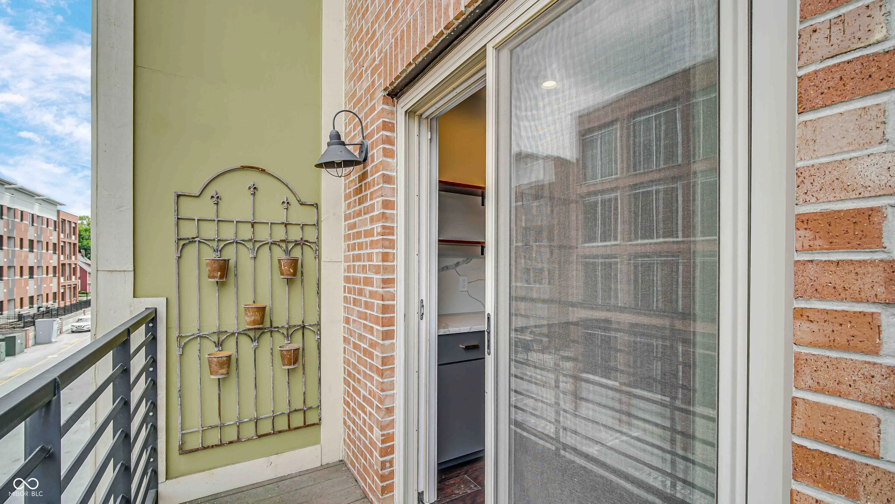 Indianapolis, Indiana 46202, United States, 3 Bedrooms Bedrooms, ,3 BathroomsBathrooms,Residential,Pending,49921