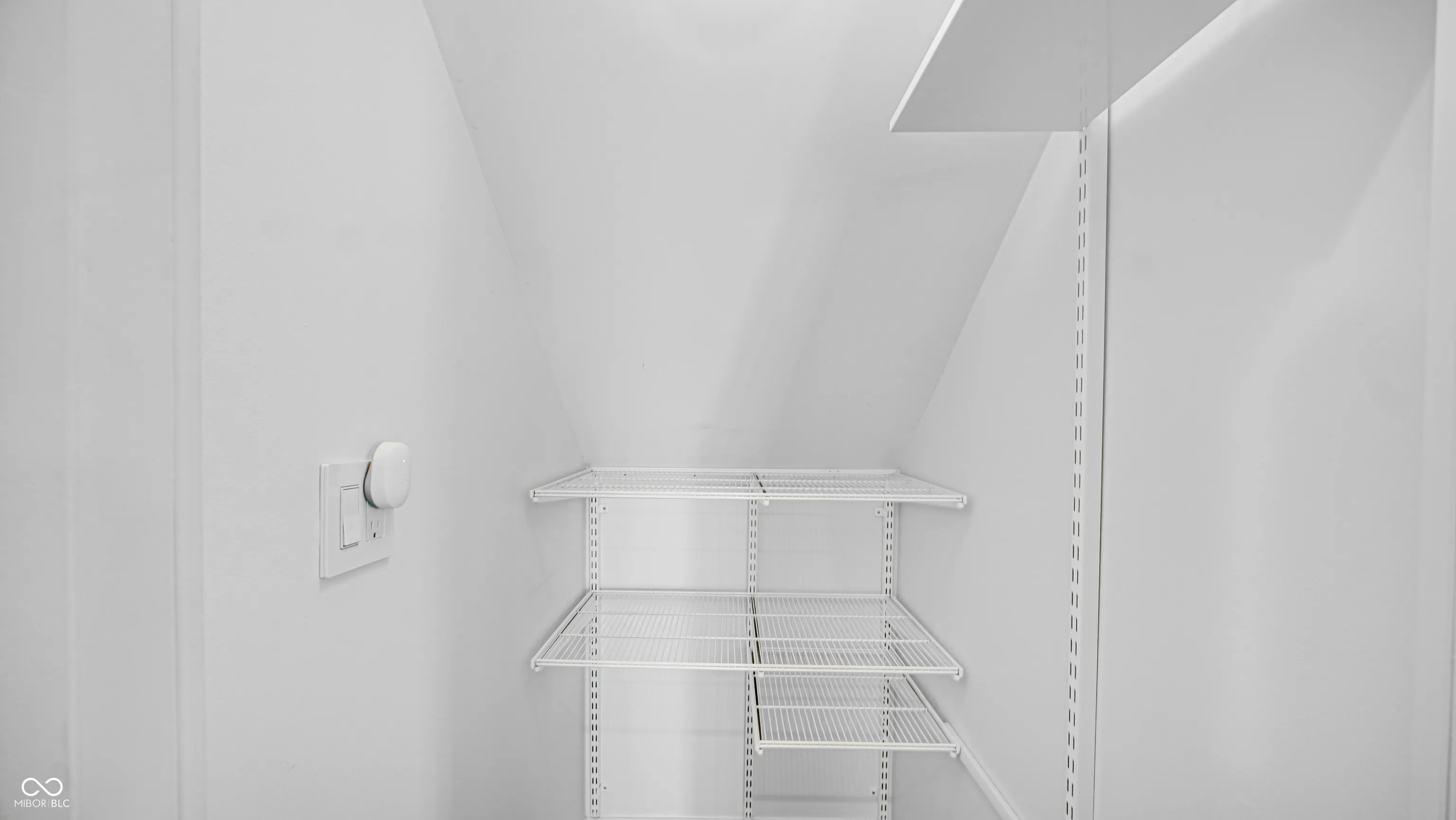 Indianapolis, Indiana 46202, United States, 3 Bedrooms Bedrooms, ,3 BathroomsBathrooms,Residential,Pending,49921