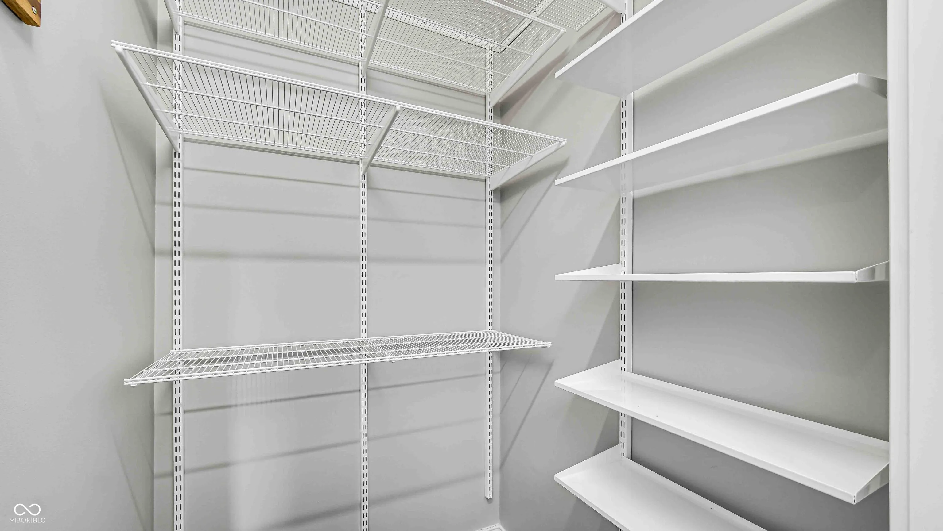 Indianapolis, Indiana 46202, United States, 3 Bedrooms Bedrooms, ,3 BathroomsBathrooms,Residential,Pending,49921