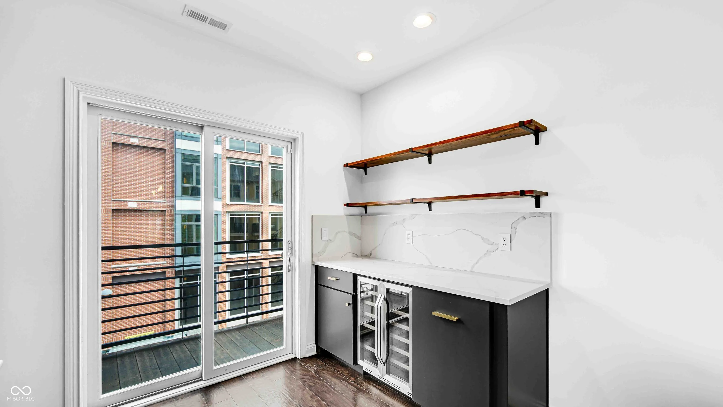 Indianapolis, Indiana 46202, United States, 3 Bedrooms Bedrooms, ,3 BathroomsBathrooms,Residential,Pending,49921