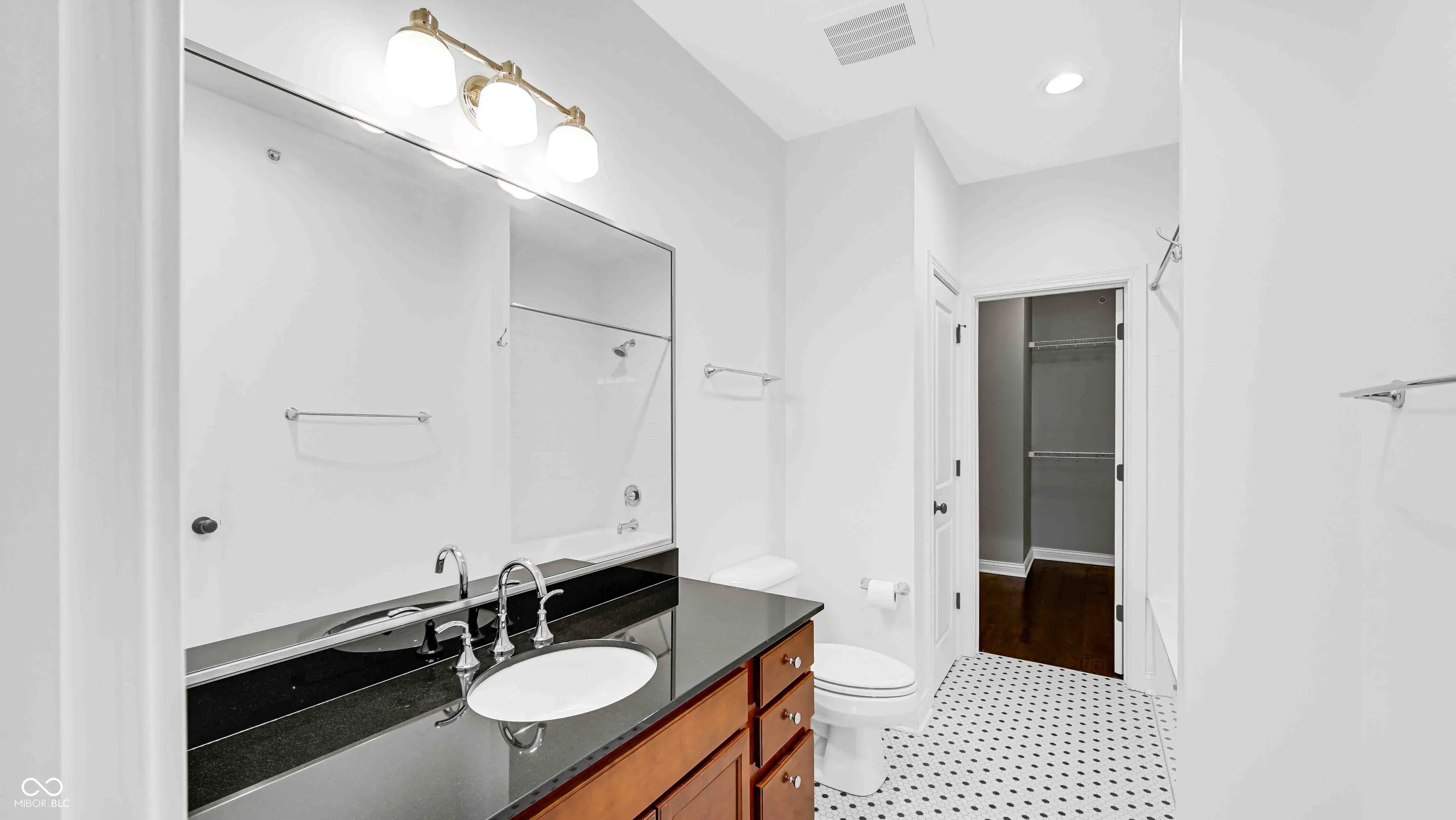 Indianapolis, Indiana 46202, United States, 3 Bedrooms Bedrooms, ,3 BathroomsBathrooms,Residential,Pending,49921