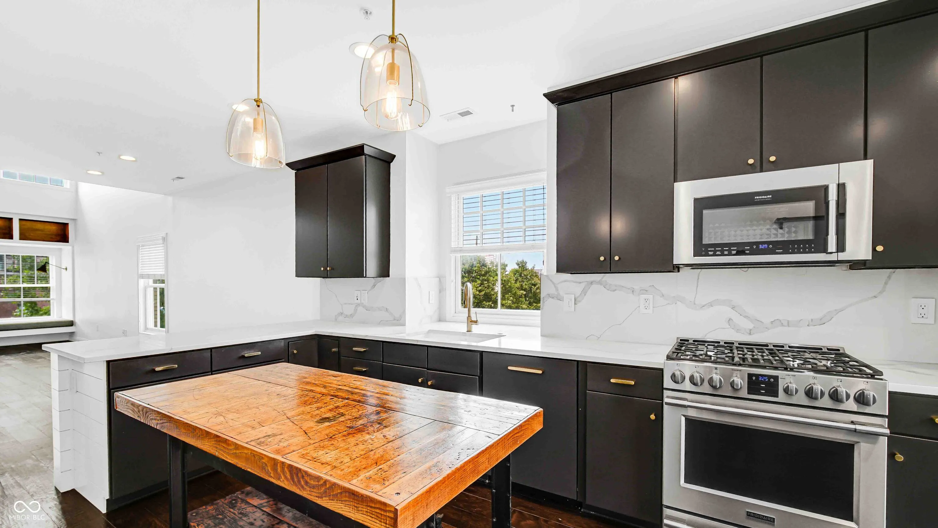 Indianapolis, Indiana 46202, United States, 3 Bedrooms Bedrooms, ,3 BathroomsBathrooms,Residential,Pending,49921