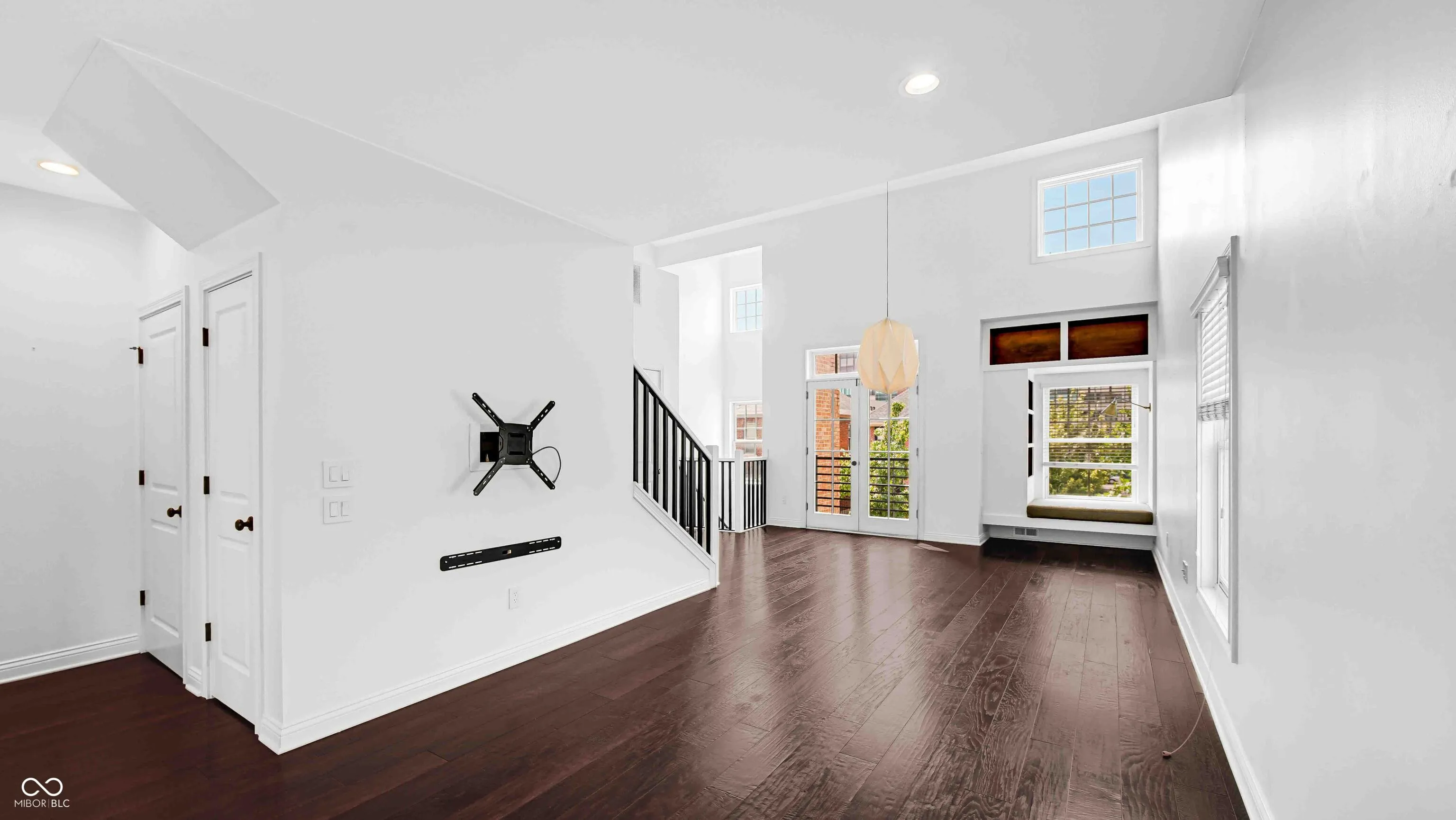 Indianapolis, Indiana 46202, United States, 3 Bedrooms Bedrooms, ,3 BathroomsBathrooms,Residential,Pending,49921