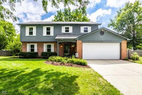 Photo of 25 Village Place, Zionsville, IN 46077 (MLS # 22116952)