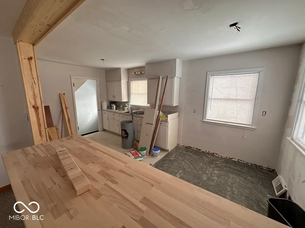 Anderson, Indiana 46012, United States, 4 Bedrooms Bedrooms, ,2 BathroomsBathrooms,Residential,Pending,90804