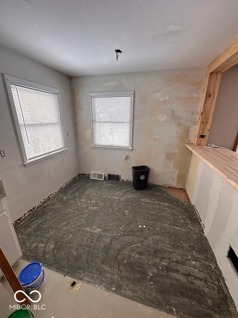 Anderson, Indiana 46012, United States, 4 Bedrooms Bedrooms, ,2 BathroomsBathrooms,Residential,Pending,90804