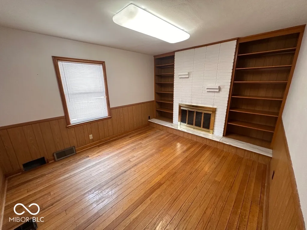 Anderson, Indiana 46012, United States, 4 Bedrooms Bedrooms, ,2 BathroomsBathrooms,Residential,Pending,90804