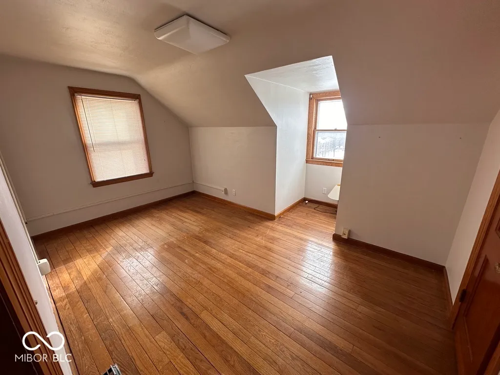 Anderson, Indiana 46012, United States, 4 Bedrooms Bedrooms, ,2 BathroomsBathrooms,Residential,Pending,90804