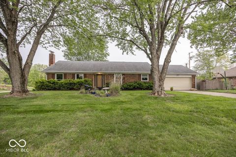 Photo of 1714 Pippin Drive, Greenfield, IN 46140 (MLS # 22100083)
