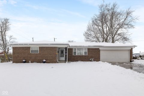 Photo of 58 N Eastern Village Drive, Greenfield, IN 46140 (MLS # 22075091)