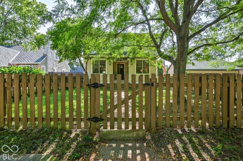 Photo of 2859 Sutherland Avenue, Indianapolis, IN 46205 (MLS # 22127869)