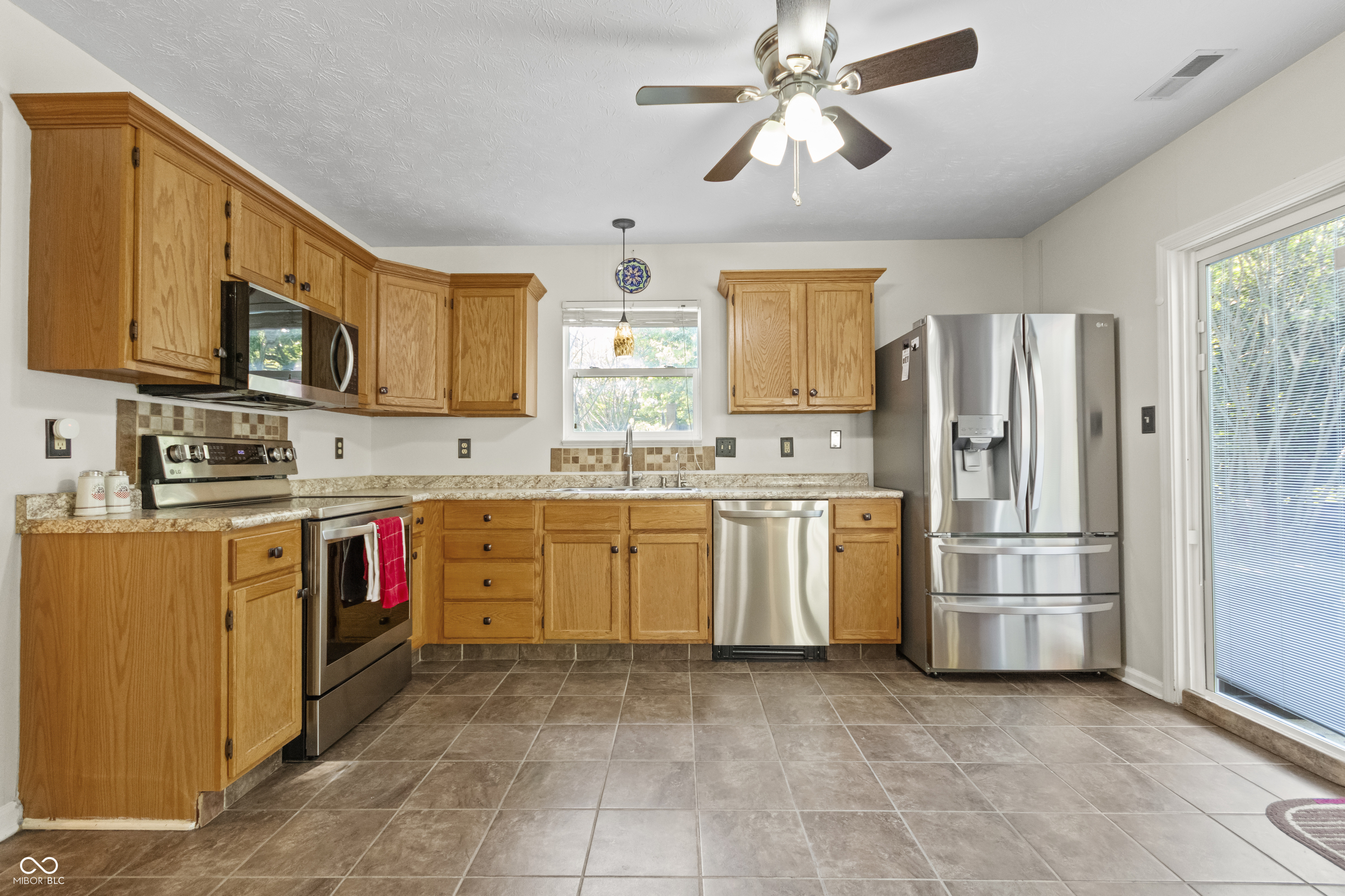 6941 Devinney Lane