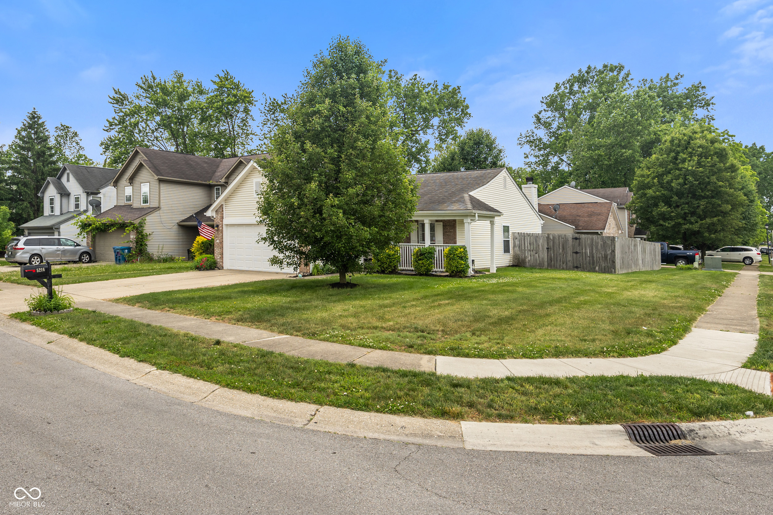 5216 Lakeside Manor Boulevard