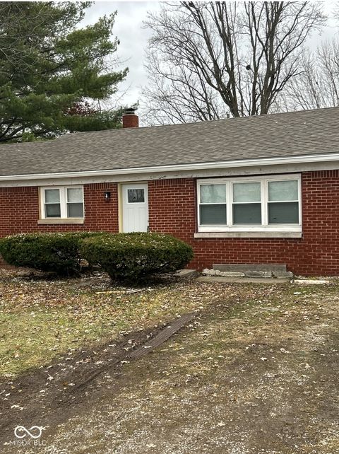 Photo of 909 N Sadlier Drive, Indianapolis, IN 46219 (MLS # 22075486)