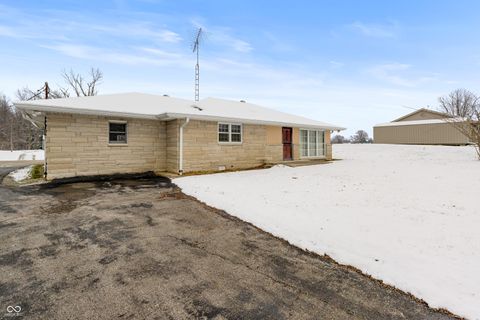 Photo of 6742 E County Road 900 N, Seymour, IN 47274 (MLS # 22075315)