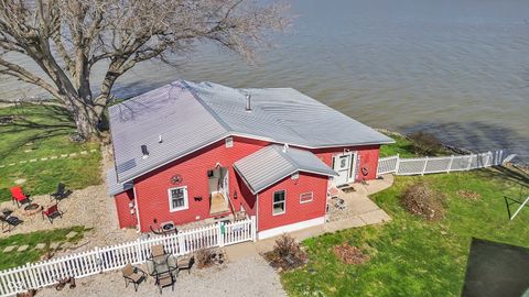 Photo of 9405 E Southshore Drive, Unionville, IN 47468 (MLS # 22075605)