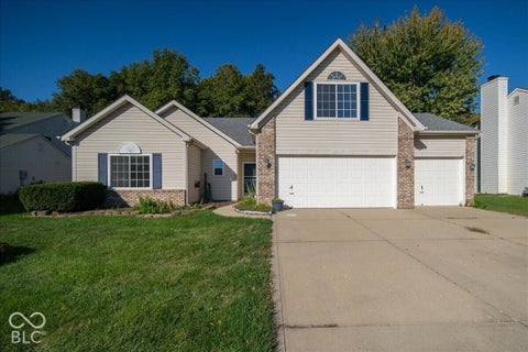 Photo of 1142 Crestwood Drive, Greenwood, IN 46143 (MLS # 22130452)