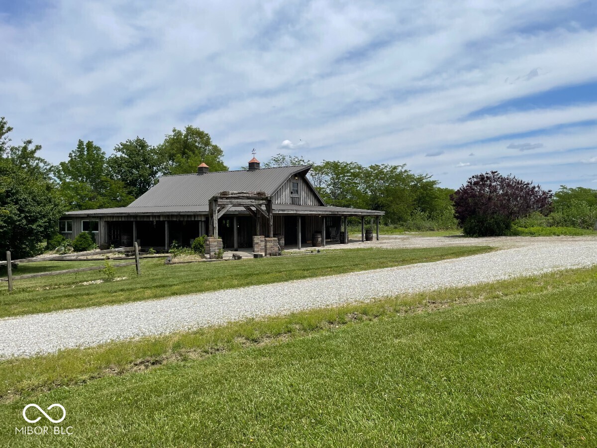 1806 N County Road 80 NE