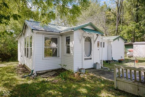 Photo of 16030 S Ferguson Road, Columbus, IN 47201 (MLS # 22065893)