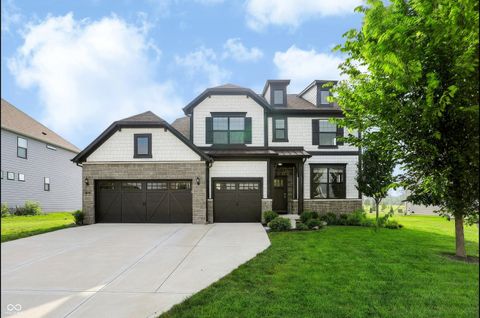 Photo of 5341 Peachtree Road, Zionsville, IN 46077 (MLS # 22110900)