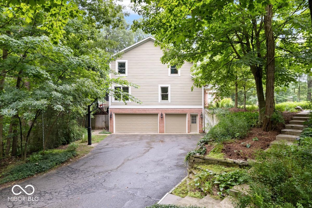 8801 Traders Landing
