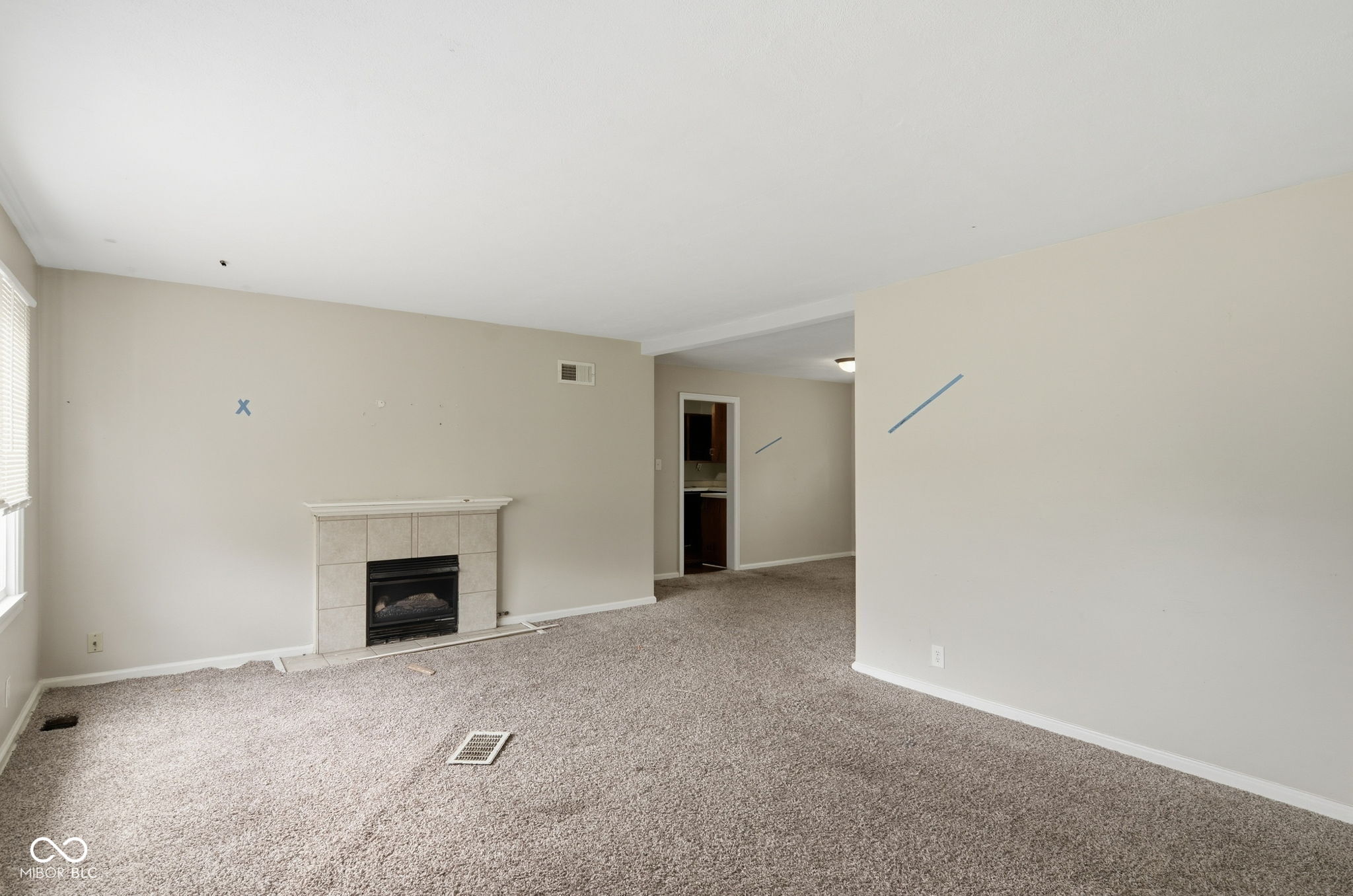 5614 N Victoria Drive