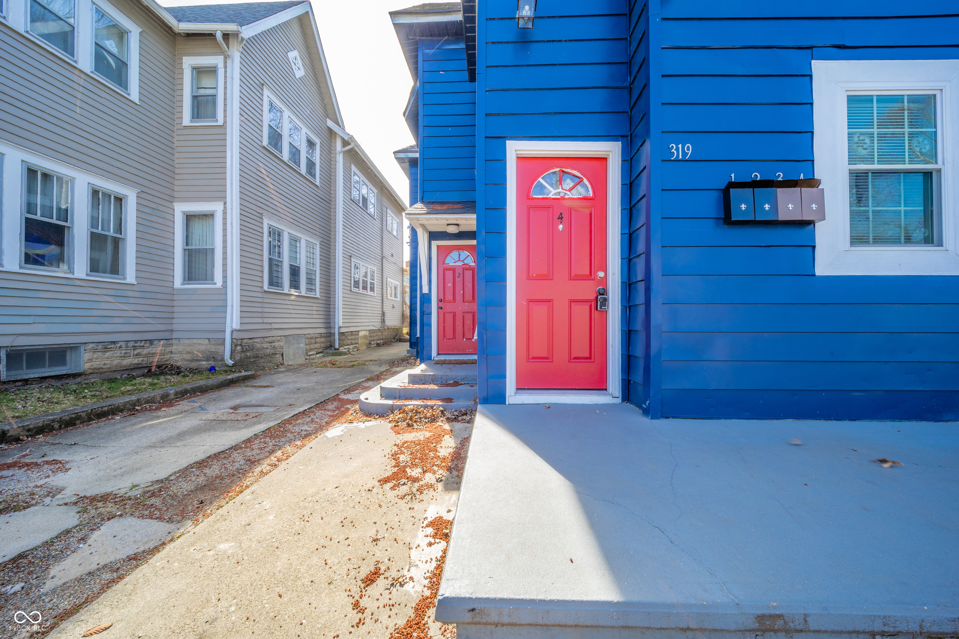 319 Hst W 10th Street