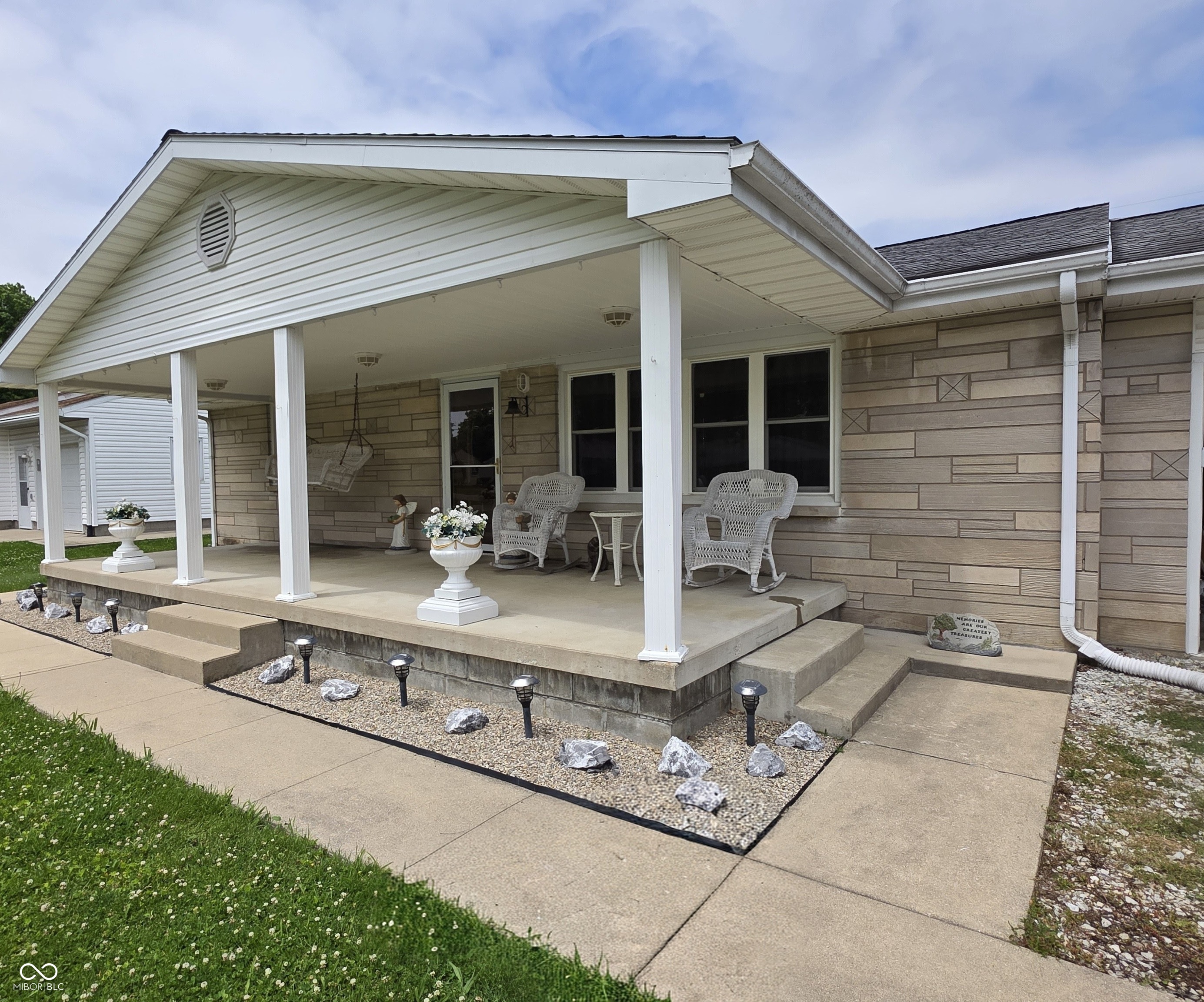 604 E Gatewood Drive