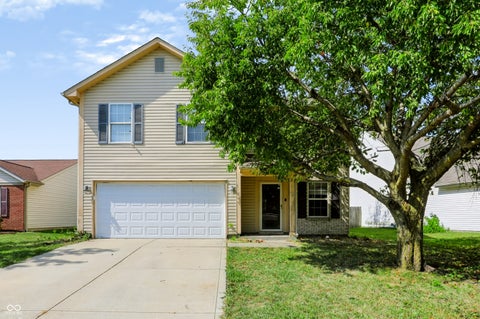 Photo of 7102 Harness Lakes Drive, Indianapolis, IN 46217 (MLS # 22124926)