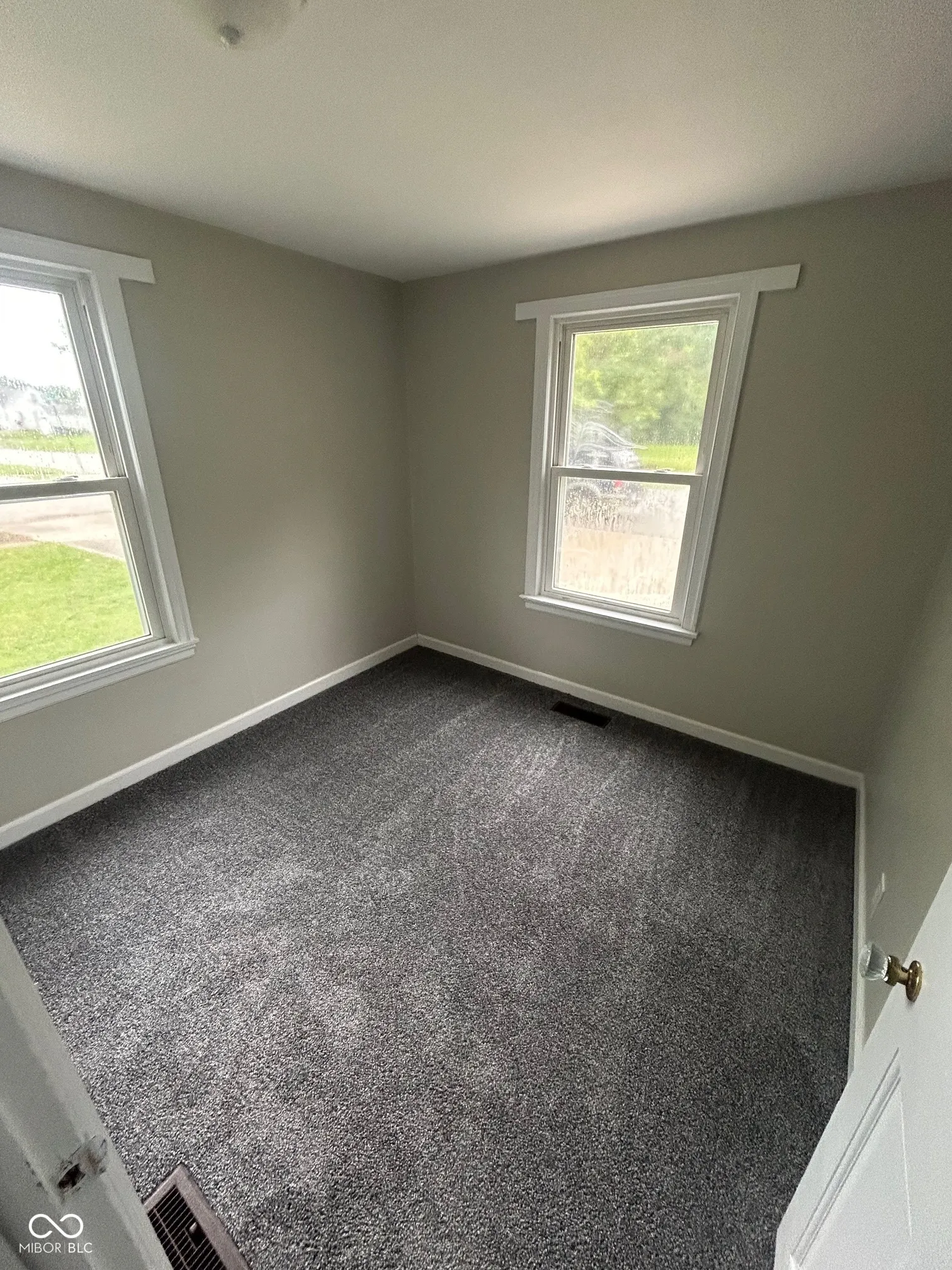 Anderson, Indiana 46012, United States, 3 Bedrooms Bedrooms, ,2 BathroomsBathrooms,Residential,Pending,172400