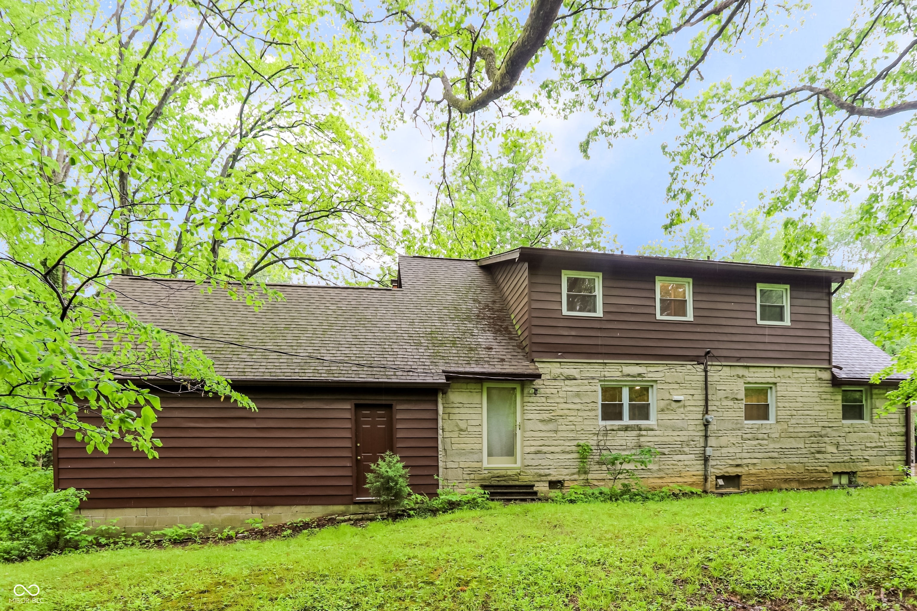 1609 E Woodland Drive
