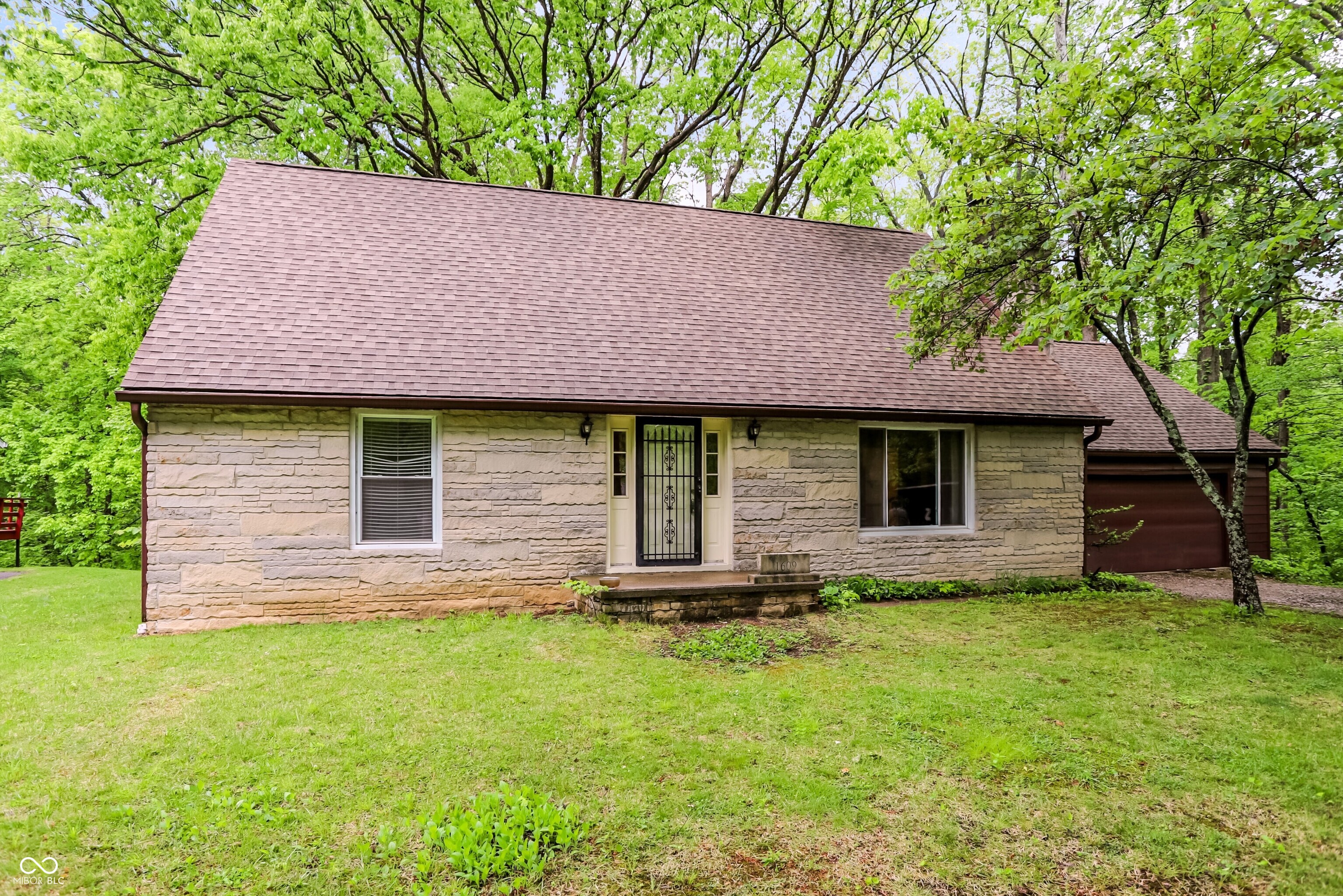 1609 E Woodland Drive